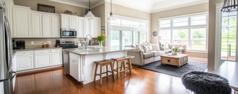 projekty-kuchni-z-salonem-nowoczesne-aranzacje-i-gotowe-rozwiazania